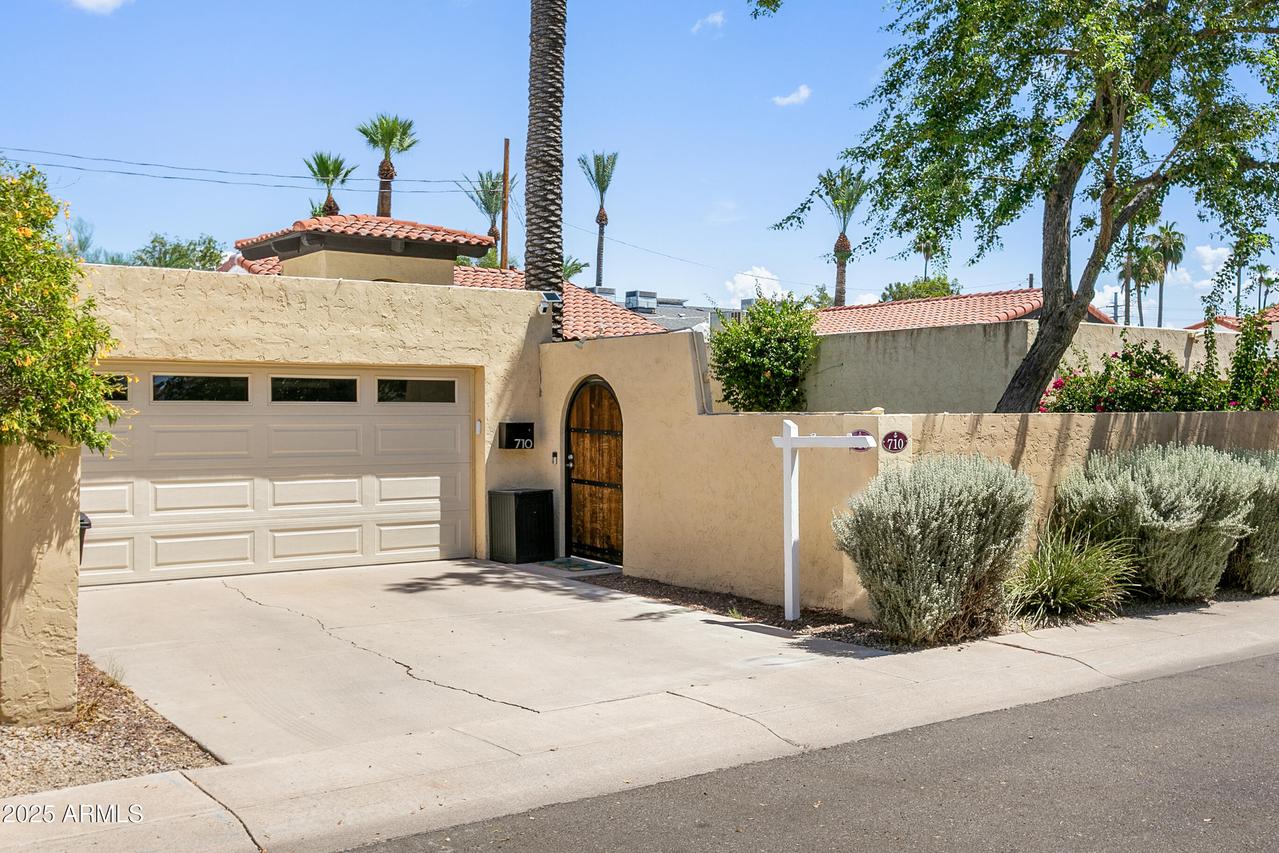 710 E Tuckey Ln., Phoenix, AZ 85014