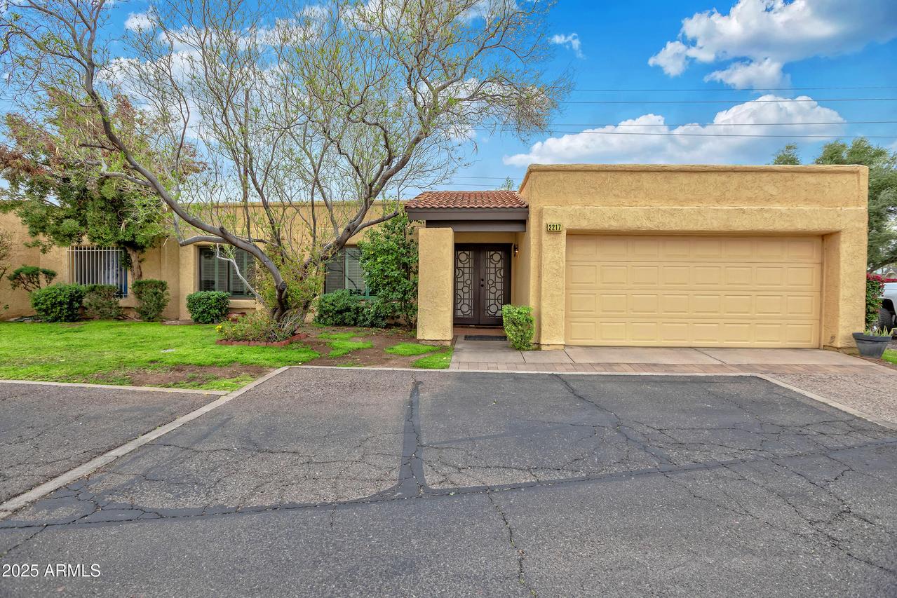 2217 W Claremont St., Phoenix, AZ 85015