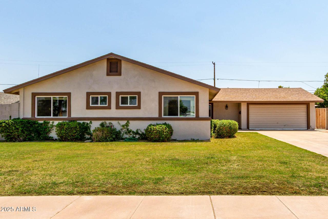 2927 E Yucca St., Phoenix, AZ 85028