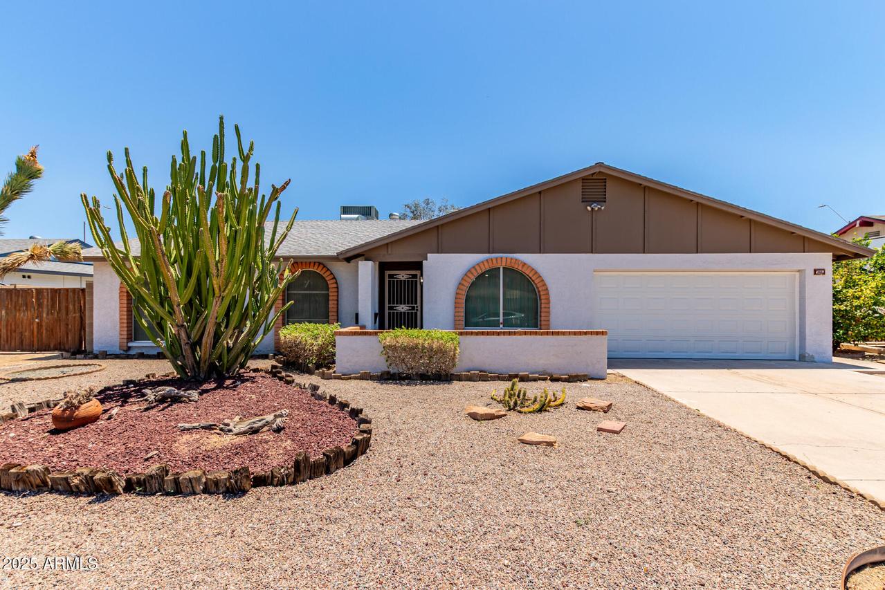 3833 W Woodridge Dr., Glendale, AZ 85308