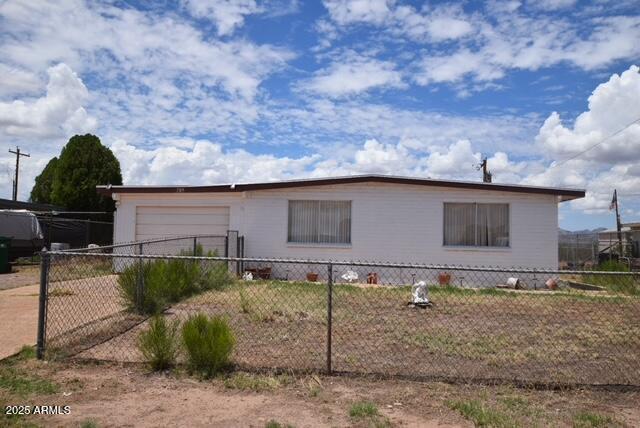 709 N Skyline Dr., Huachuca City, AZ 85616