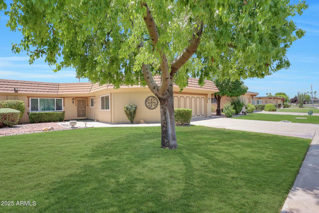 10461 W Hutton Dr., Sun City, AZ 85351