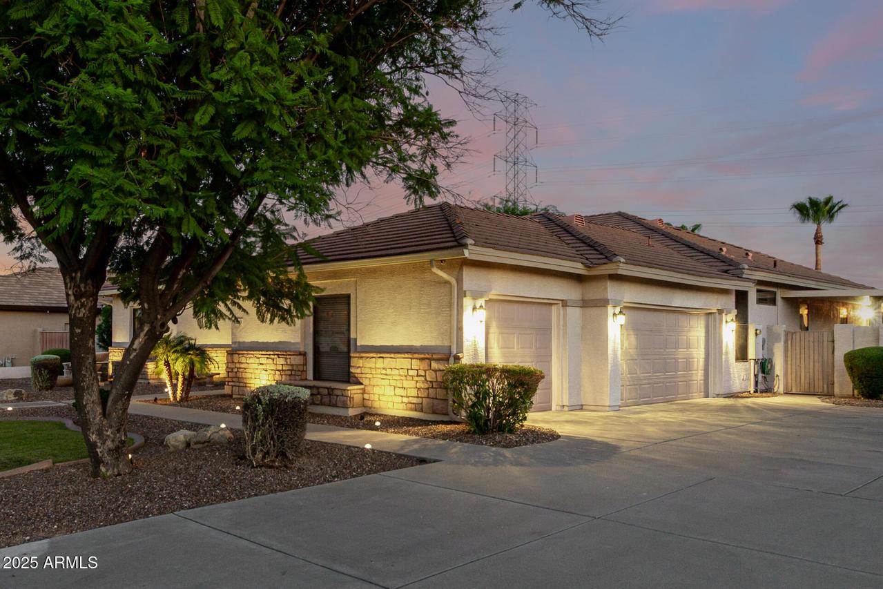 5343 W Whispering Wind Dr., Glendale, AZ 85310
