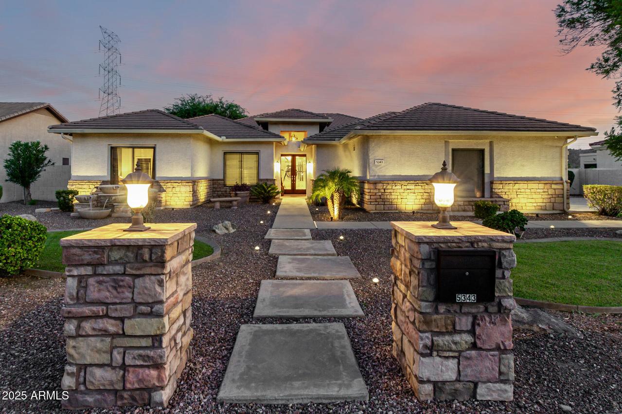5343 W Whispering Wind Dr., Glendale, AZ 85310