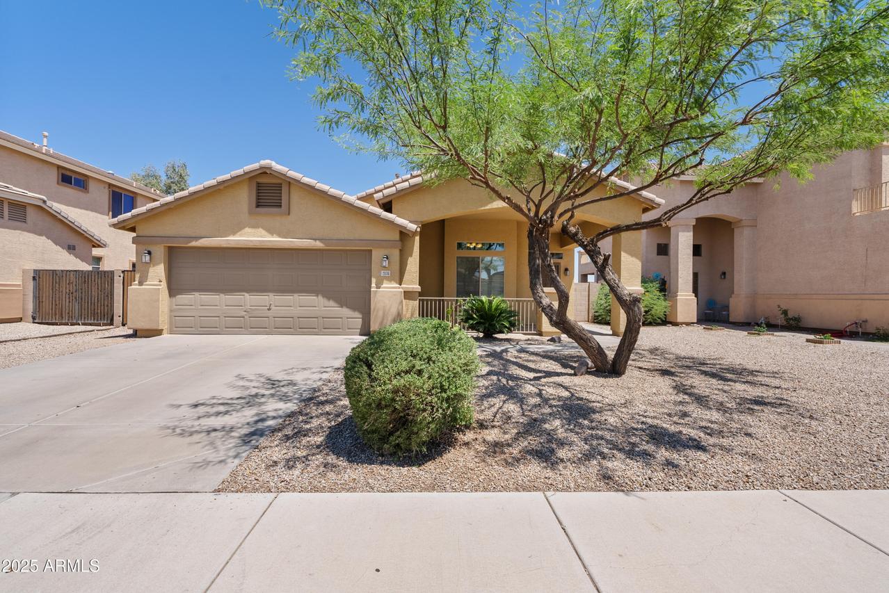 2136 W Goldmine Mountain Dr., San Tan Valley, AZ 85144