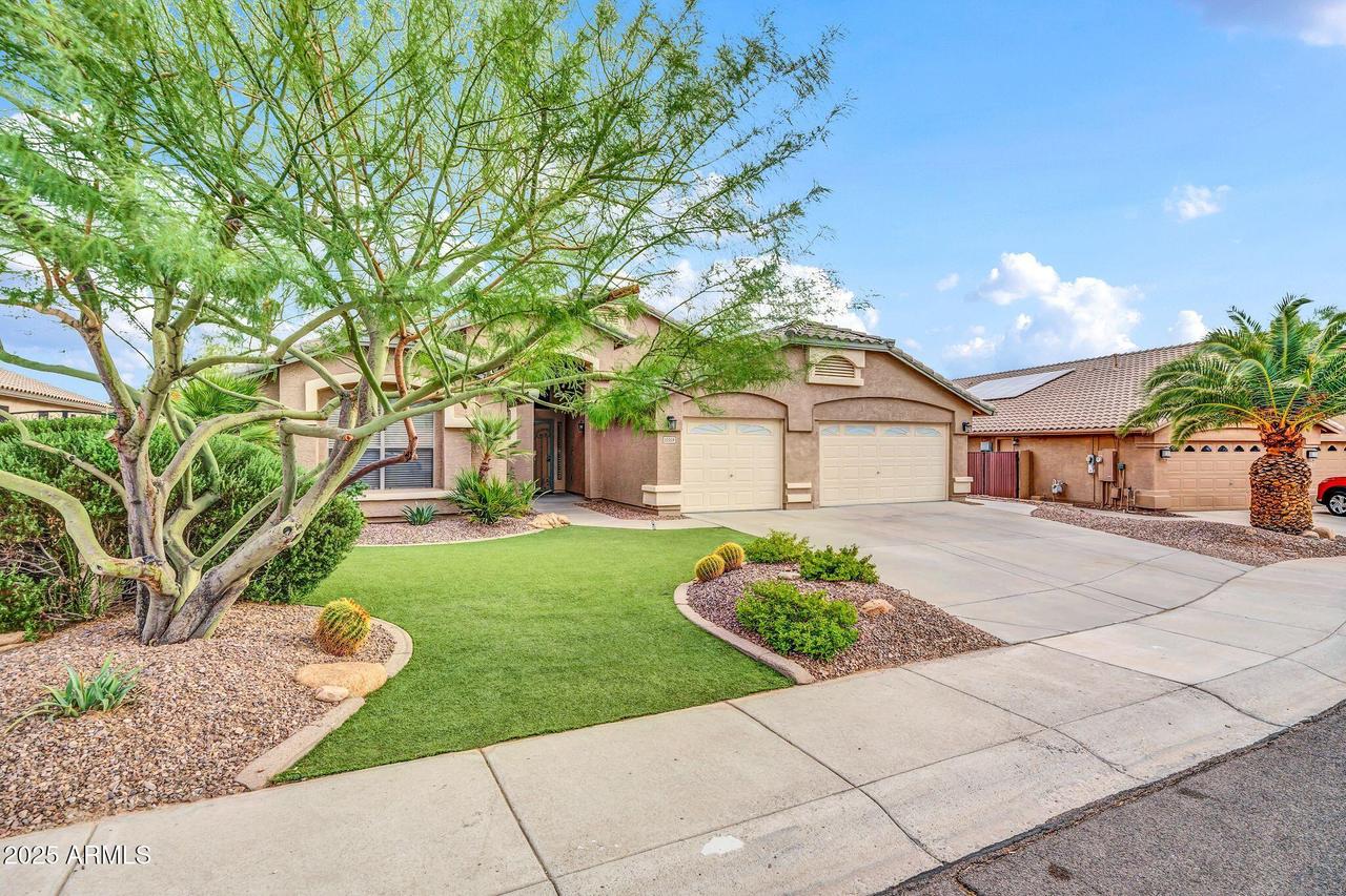 10359 W Country Club Tr., Peoria, AZ 85383