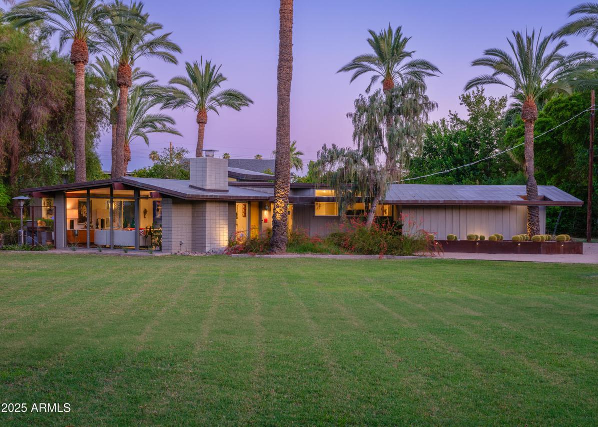 2915 E Sherran Ln., Phoenix, AZ 85016