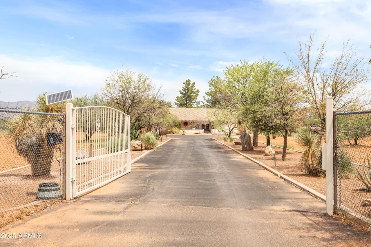 115 W Black Rd., Huachuca City, AZ 85616
