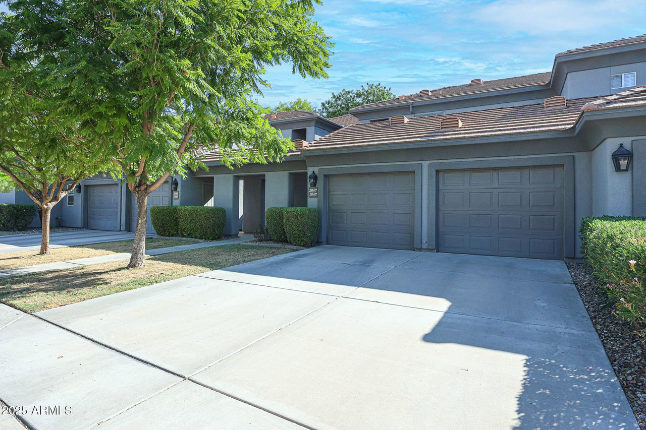 7401 W Arrowhead Clubhouse Dr. #2047, Glendale, AZ 85308