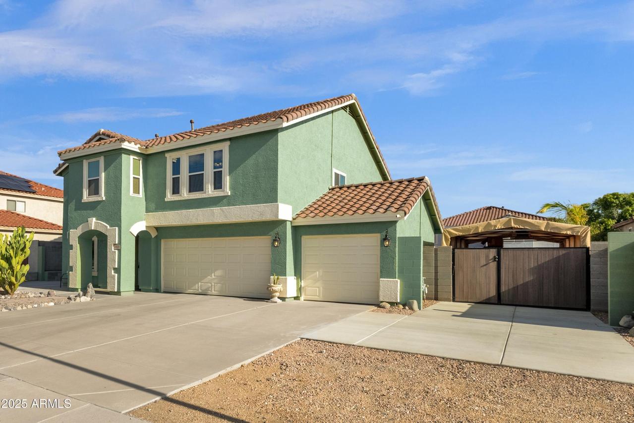 10535 W Daley Ln., Peoria, AZ 85383