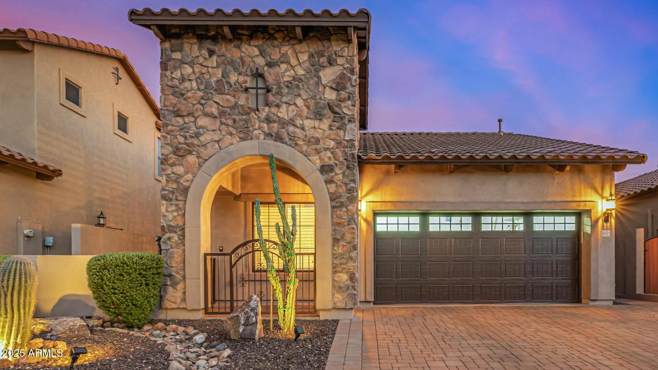 8517 E Indigo St., Mesa, AZ 85207