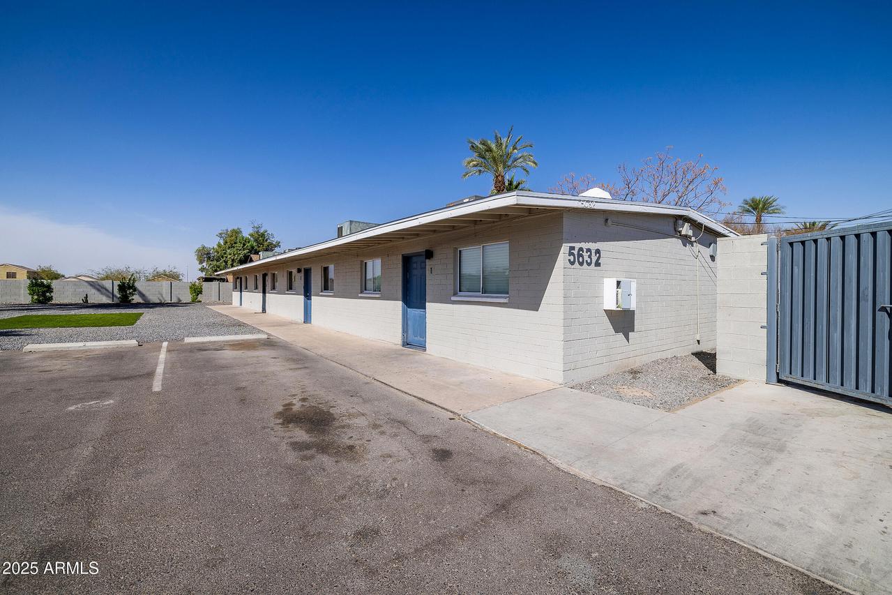 5632 S Montezuma St., Phoenix, AZ 85041