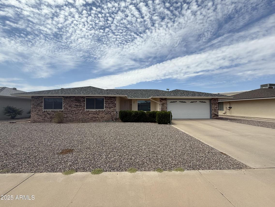 9445 W Rolling Hills Dr., Sun City, AZ 85351