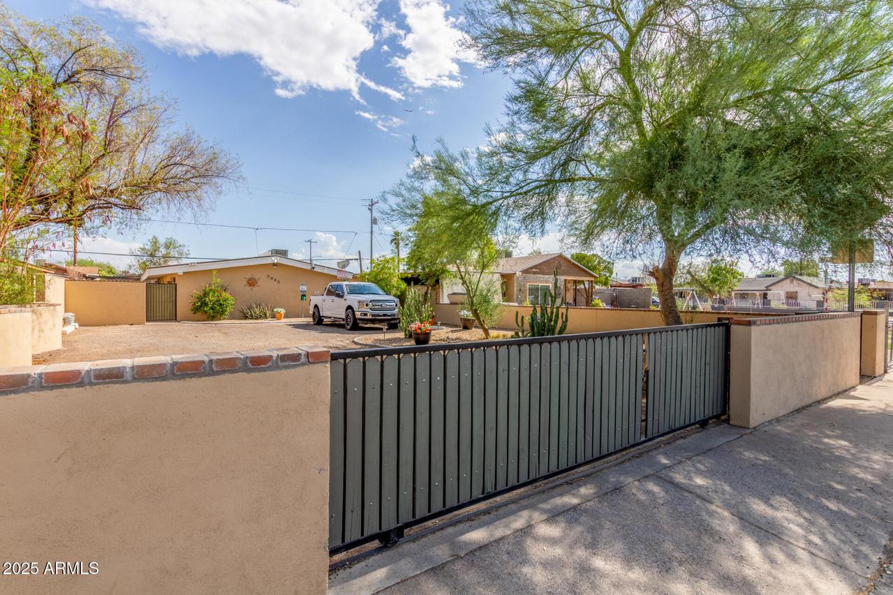 2845 W Fillmore St., Phoenix, AZ 85009