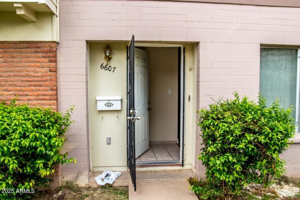 6607 N 44th Ave., Glendale, AZ 85301