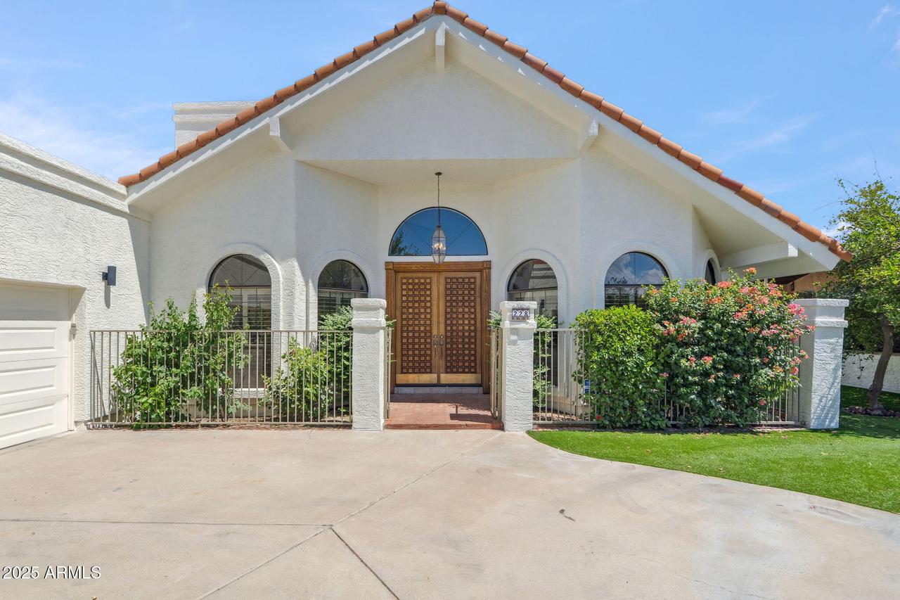 228 W Royal Palm Rd., Phoenix, AZ 85021