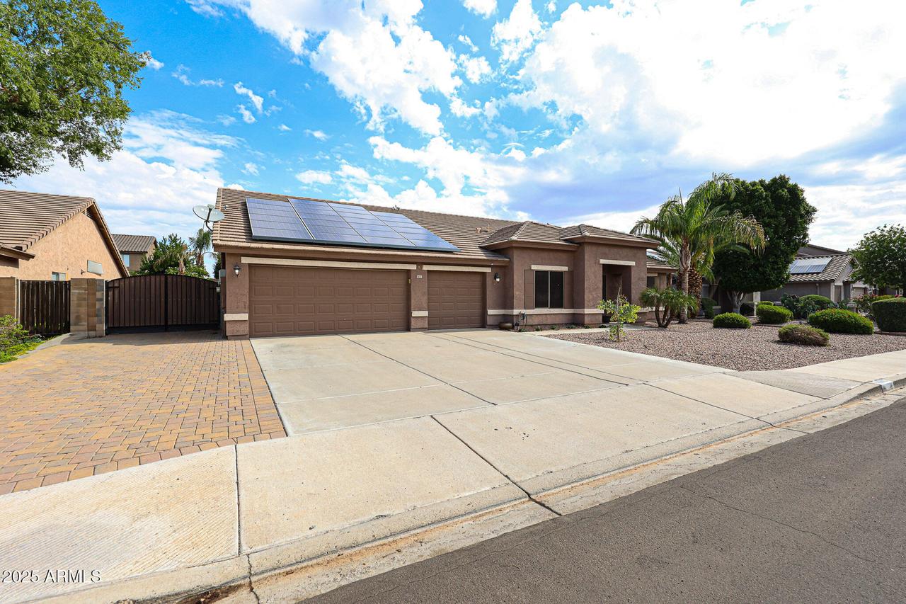 8642 W Salter Dr., Peoria, AZ 85382
