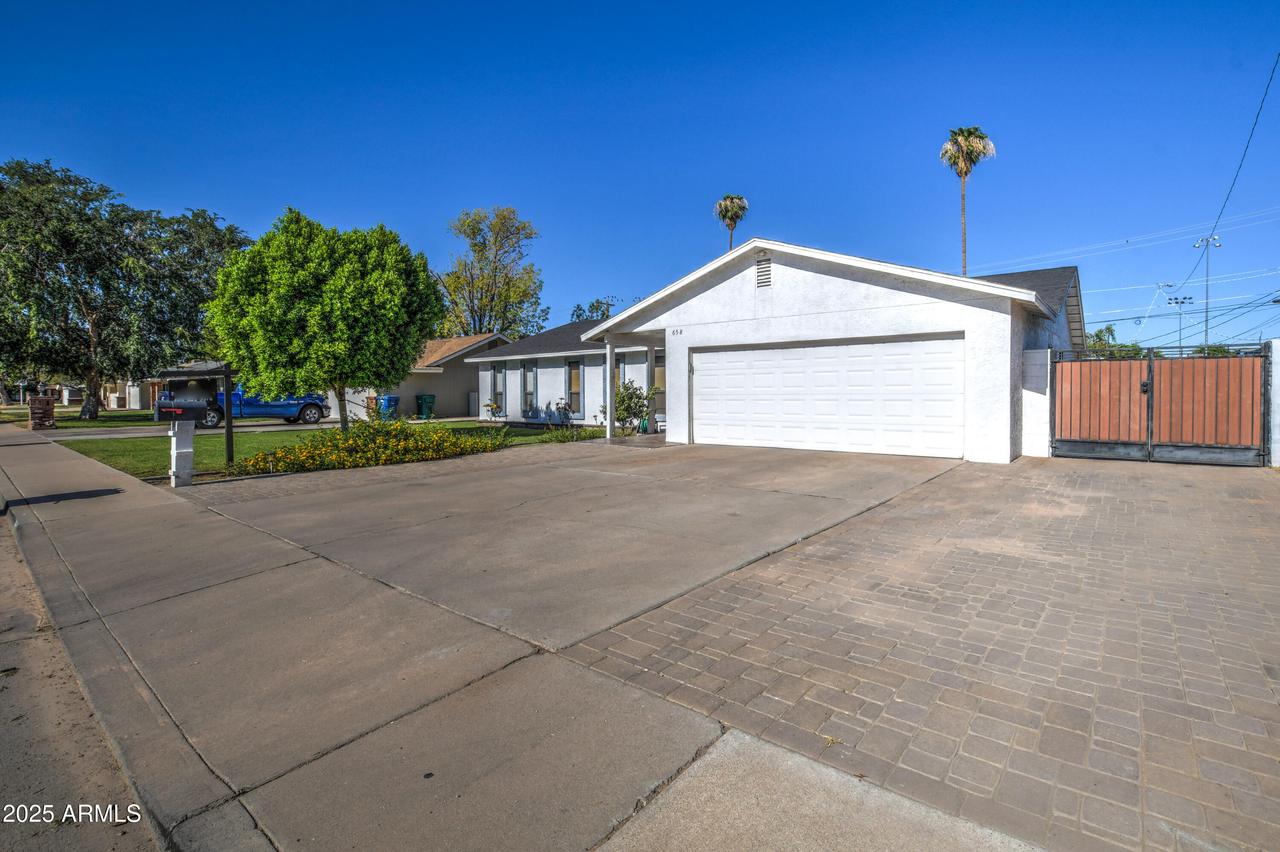 658 N Hosick Cir., Mesa, AZ 85201