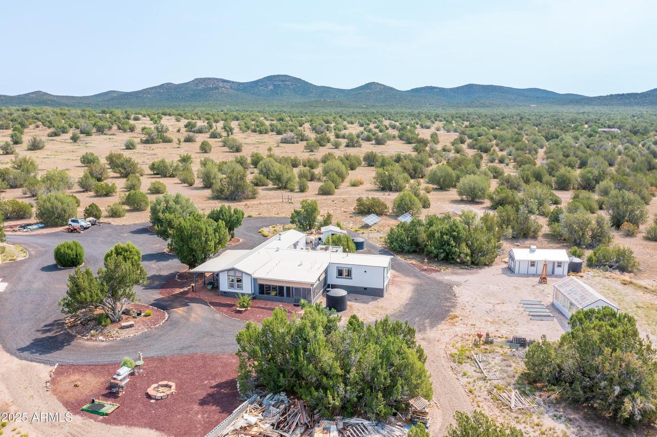 42897 N Pickett Corral Rd., Seligman, AZ 86337