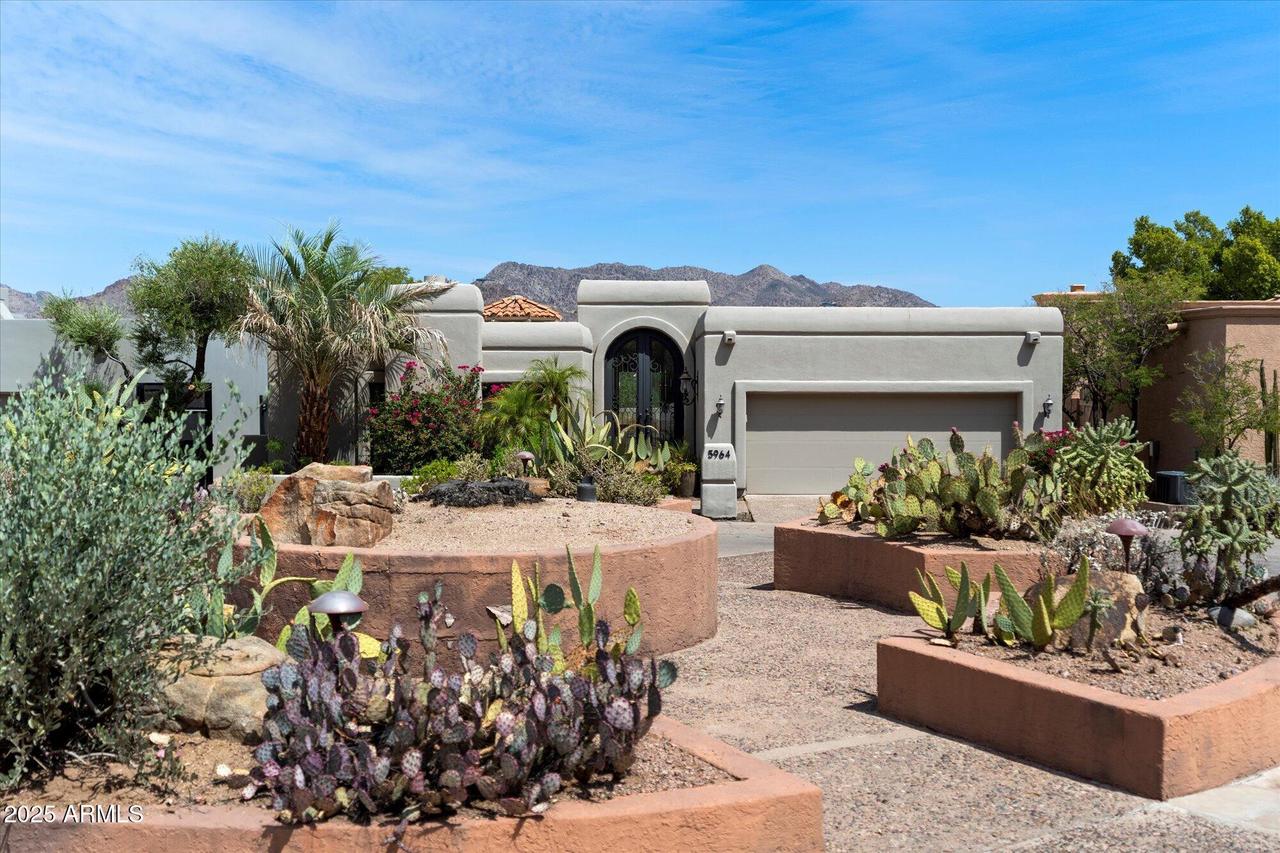 5964 N Echo Canyon Dr., Phoenix, AZ 85018