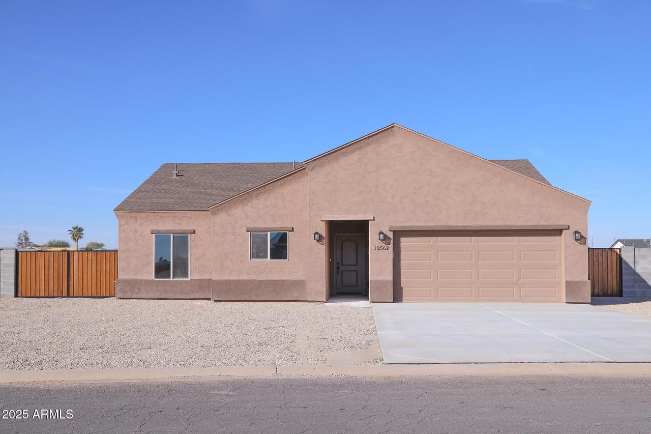 13562 S Huntington Rd., Arizona City, AZ 85123