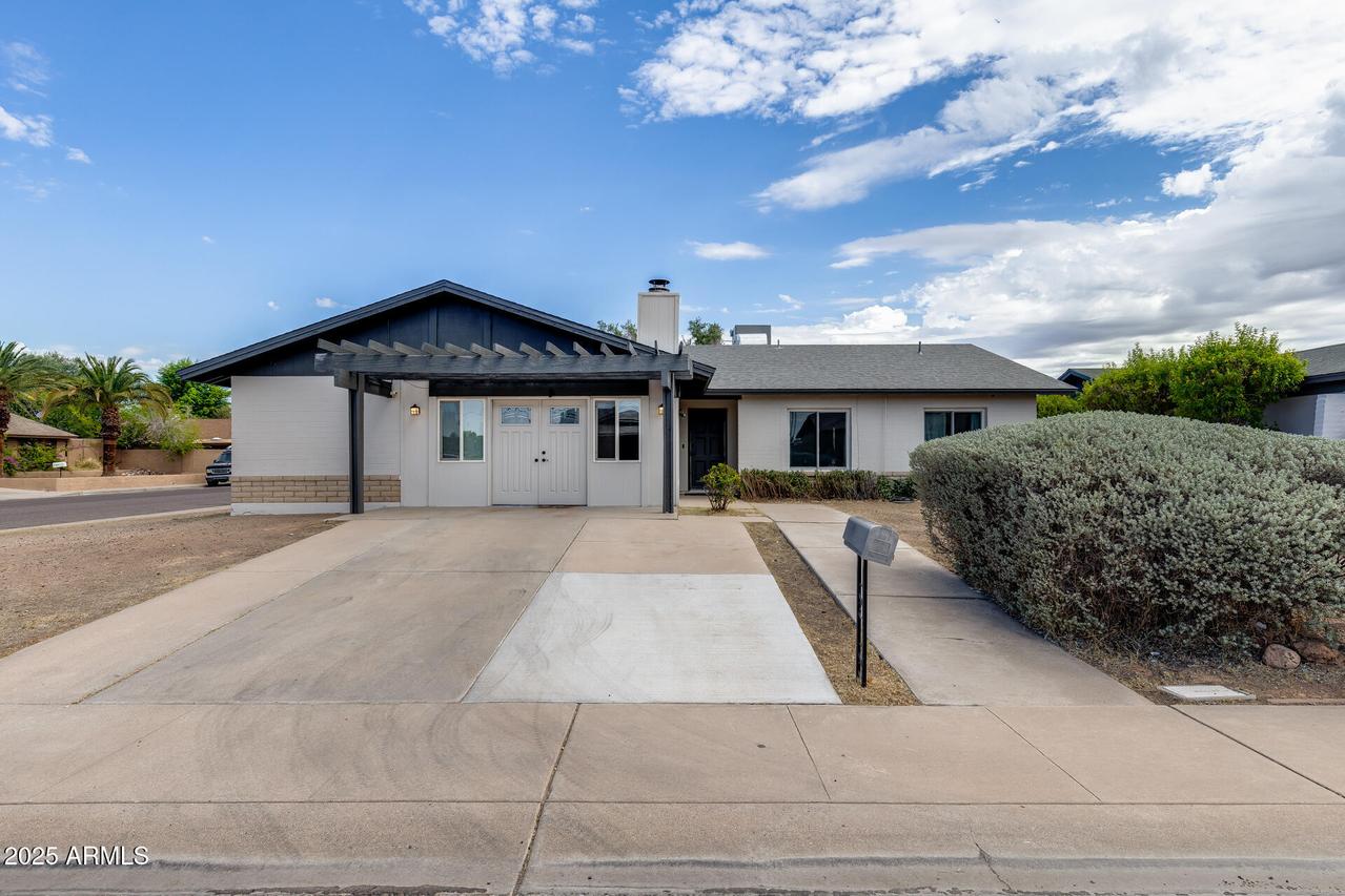 3844 W Calavar Rd., Phoenix, AZ 85053