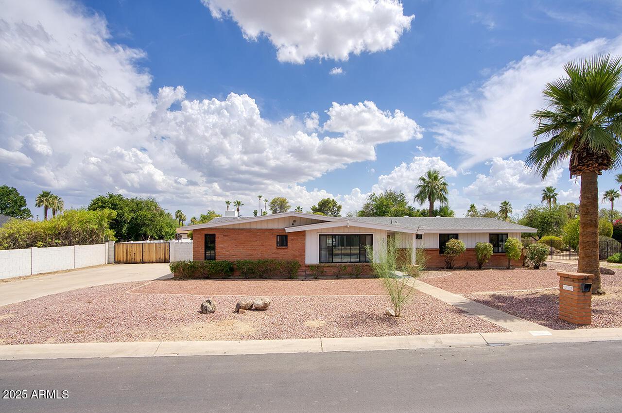 315 W Llano Dr., Litchfield Park, AZ 85340