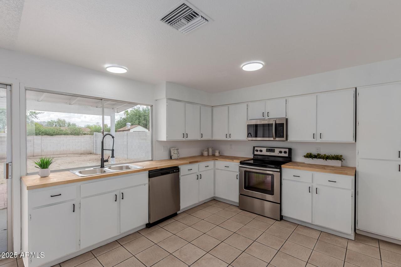 9540 N 66th Dr., Glendale, AZ 85302