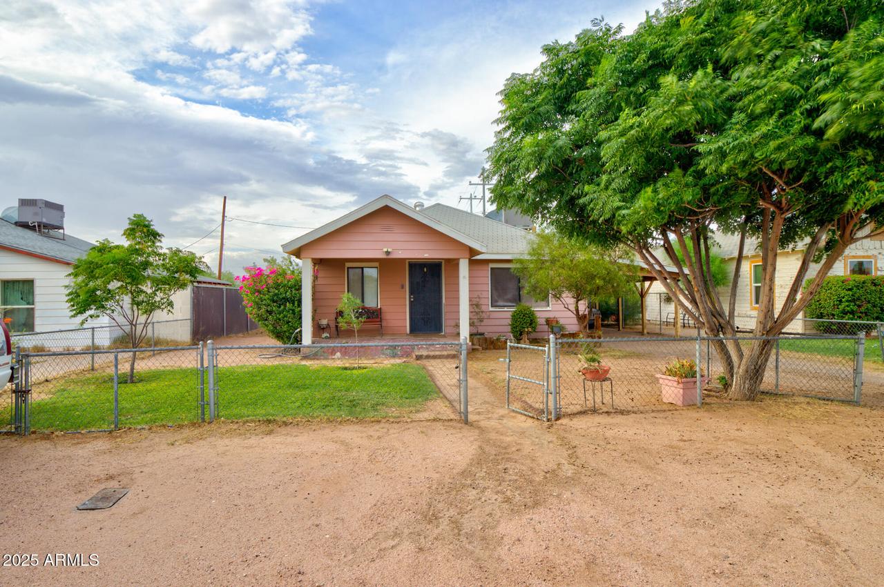 104 E 10th St., Casa Grande, AZ 85122