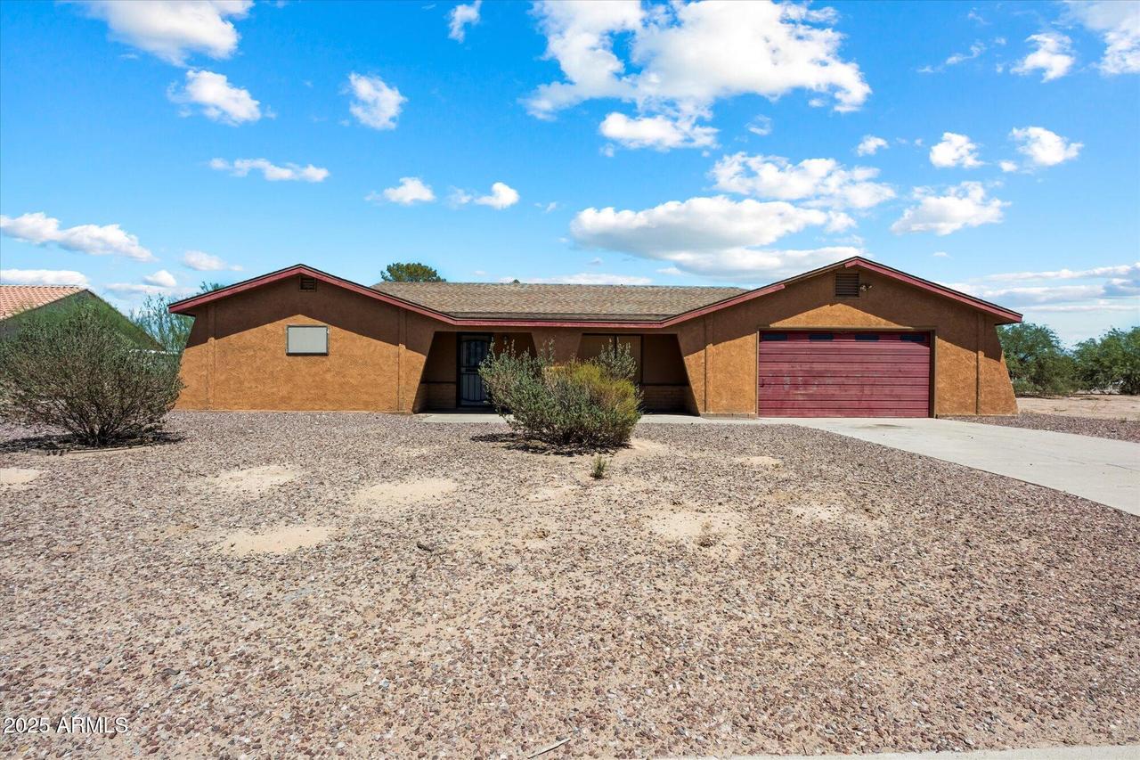 15047 S Moon Valley Rd., Arizona City, AZ 85123