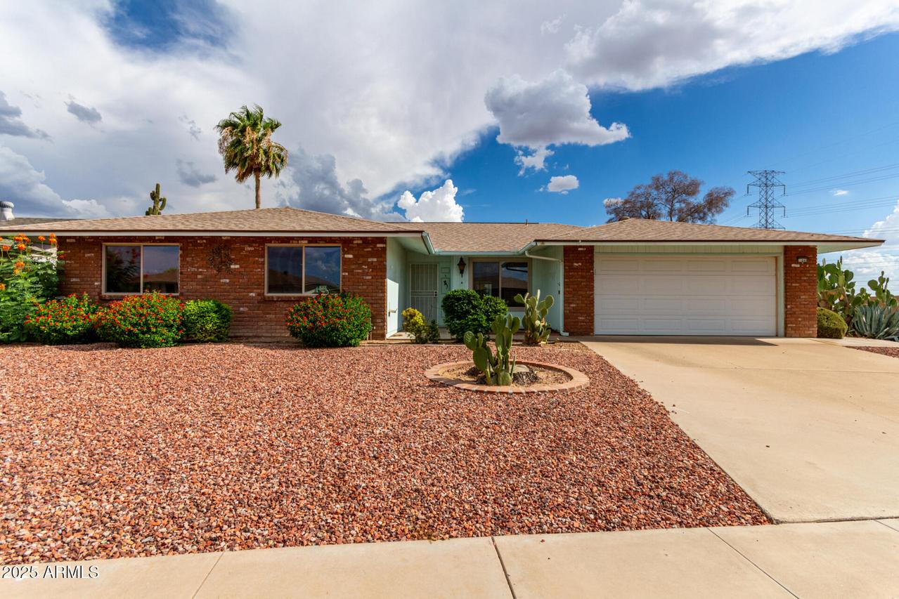 11049 W Crestbrook Dr., Sun City, AZ 85351