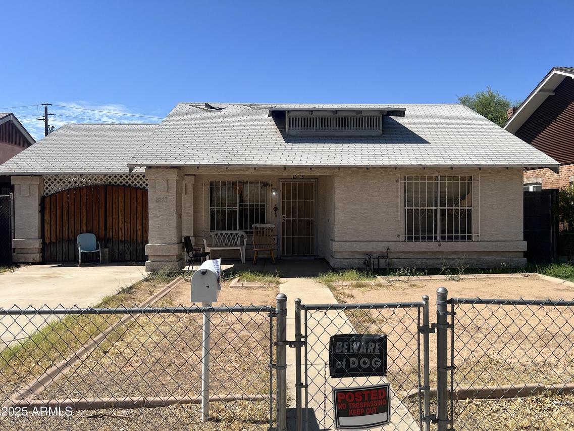 1213 E Moreland St., Phoenix, AZ 85006