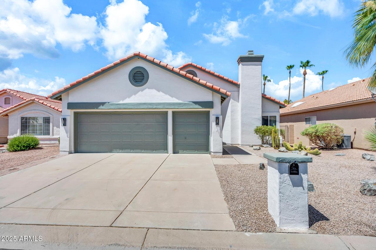 10914 E Navajo Dr., Sun Lakes, AZ 85248
