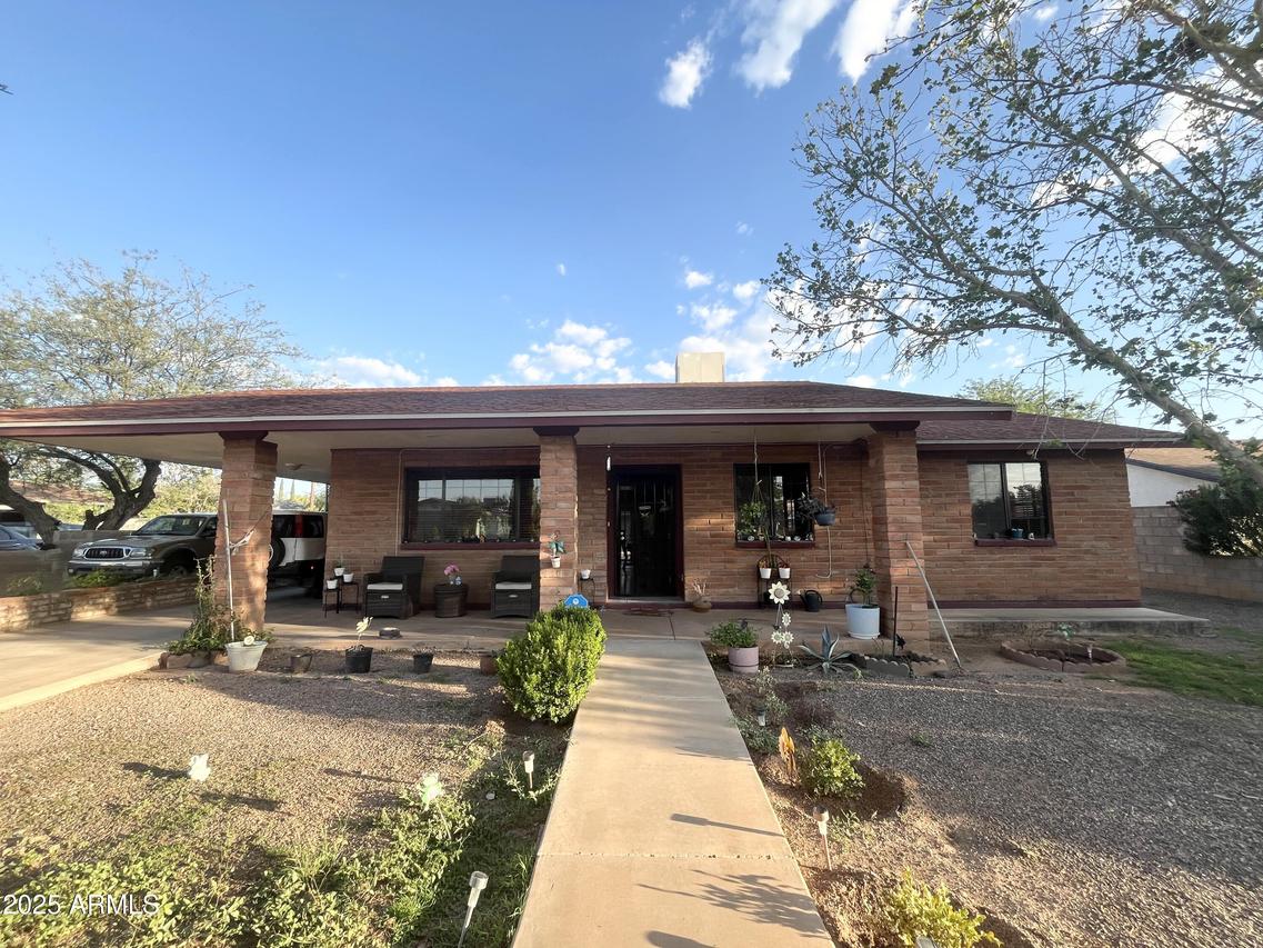 921 E 20th St., Douglas, AZ 85607