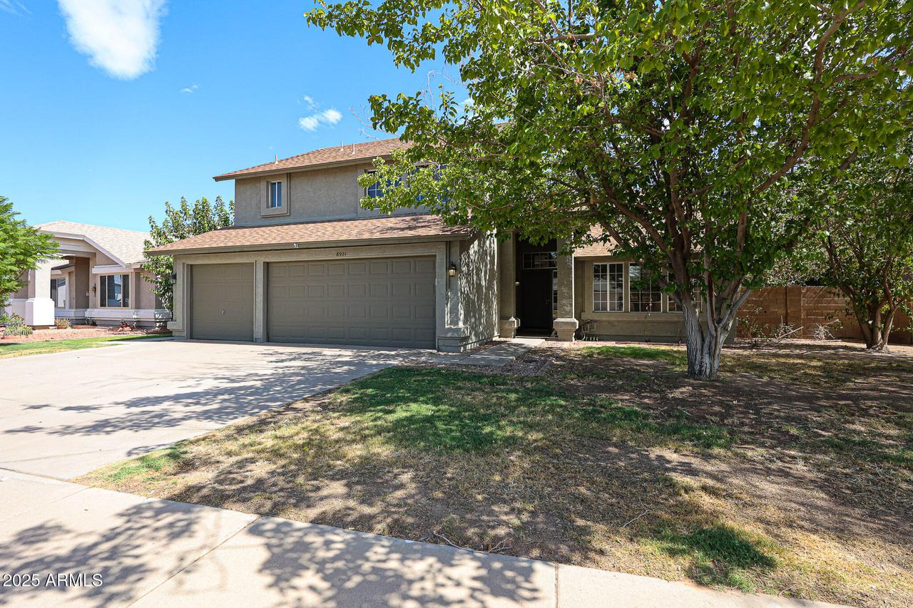 8971 W Tuckey Ln., Glendale, AZ 85305