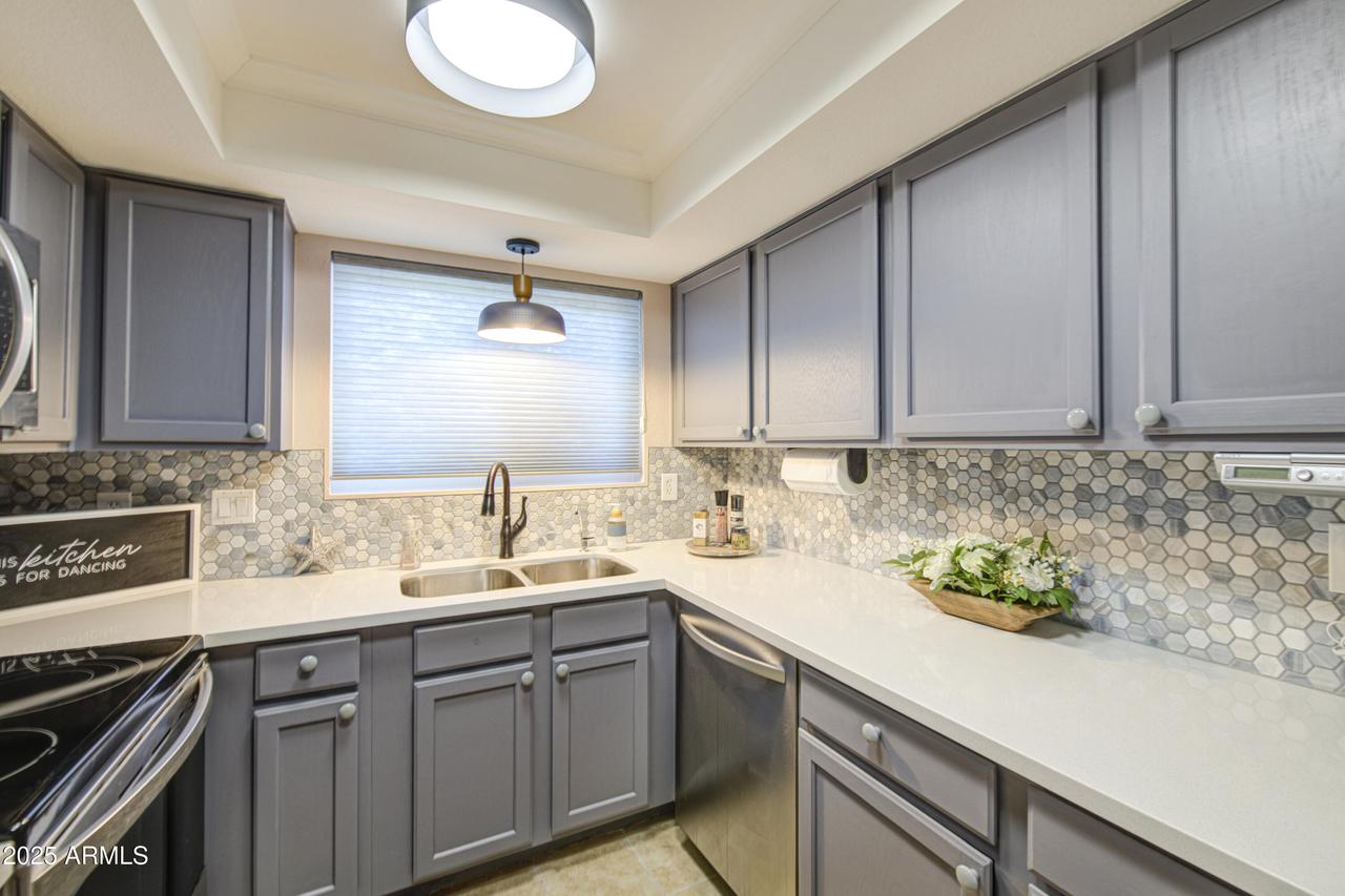 2315 W Union Hills Dr. #112, Phoenix, AZ 85027