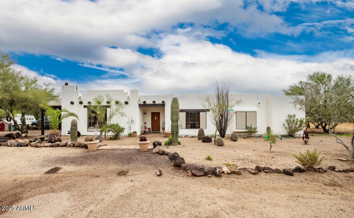 2015 E Gaffney Rd., New River, AZ 85087