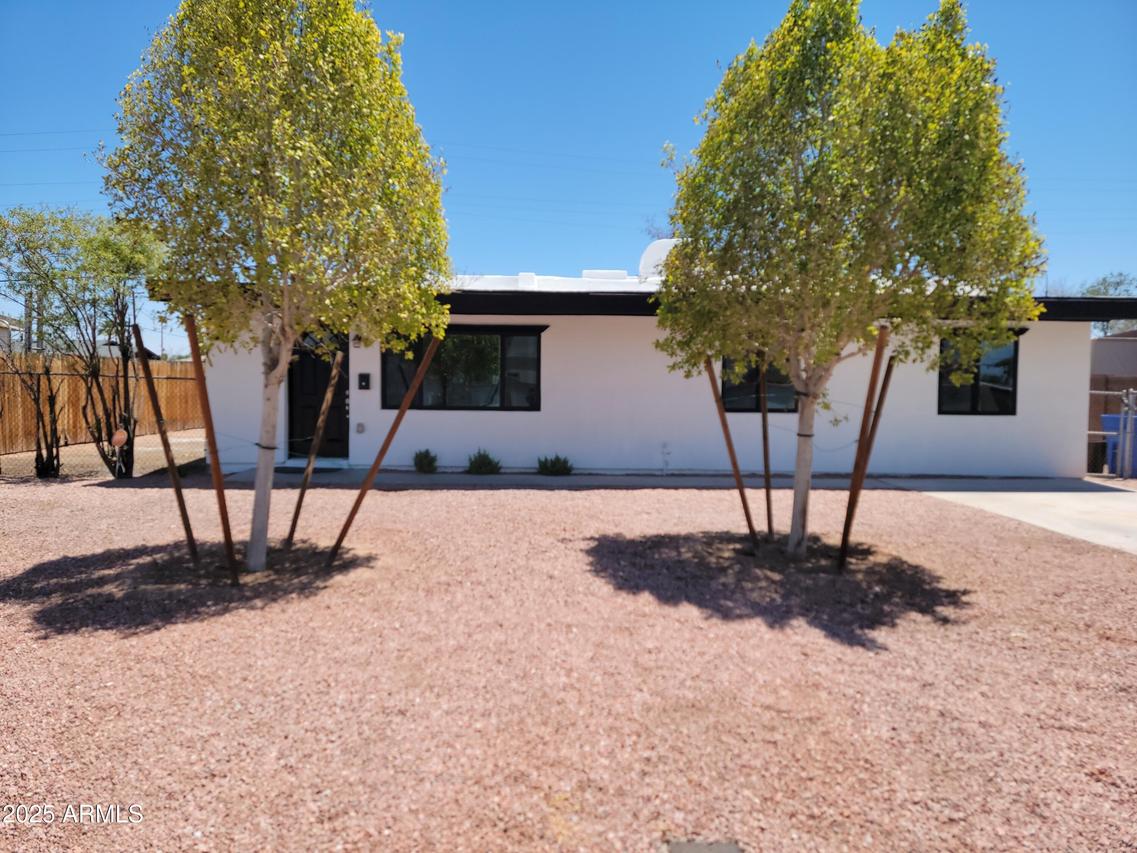 2057 N 34th Pl., Phoenix, AZ 85008