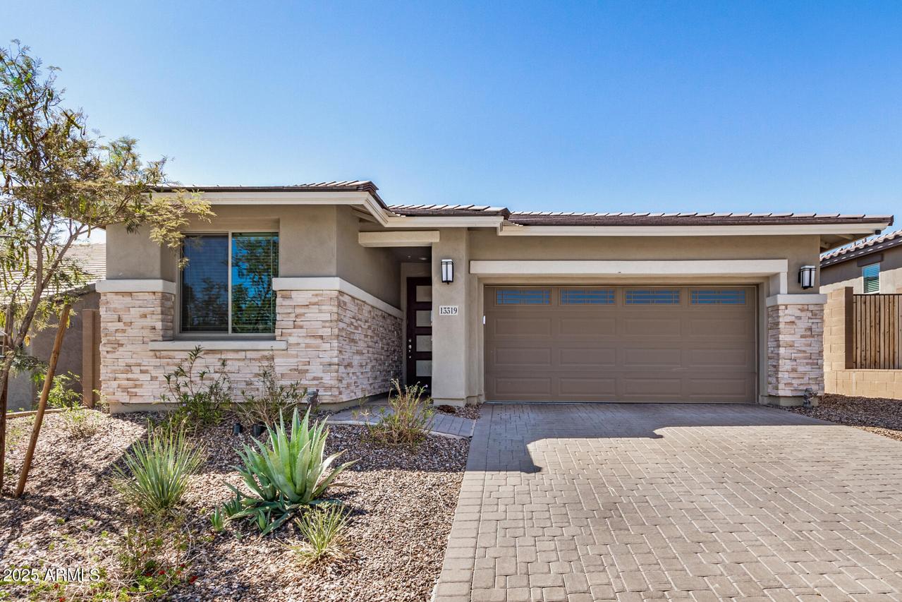13319 W Red Range Way, Peoria, AZ 85383