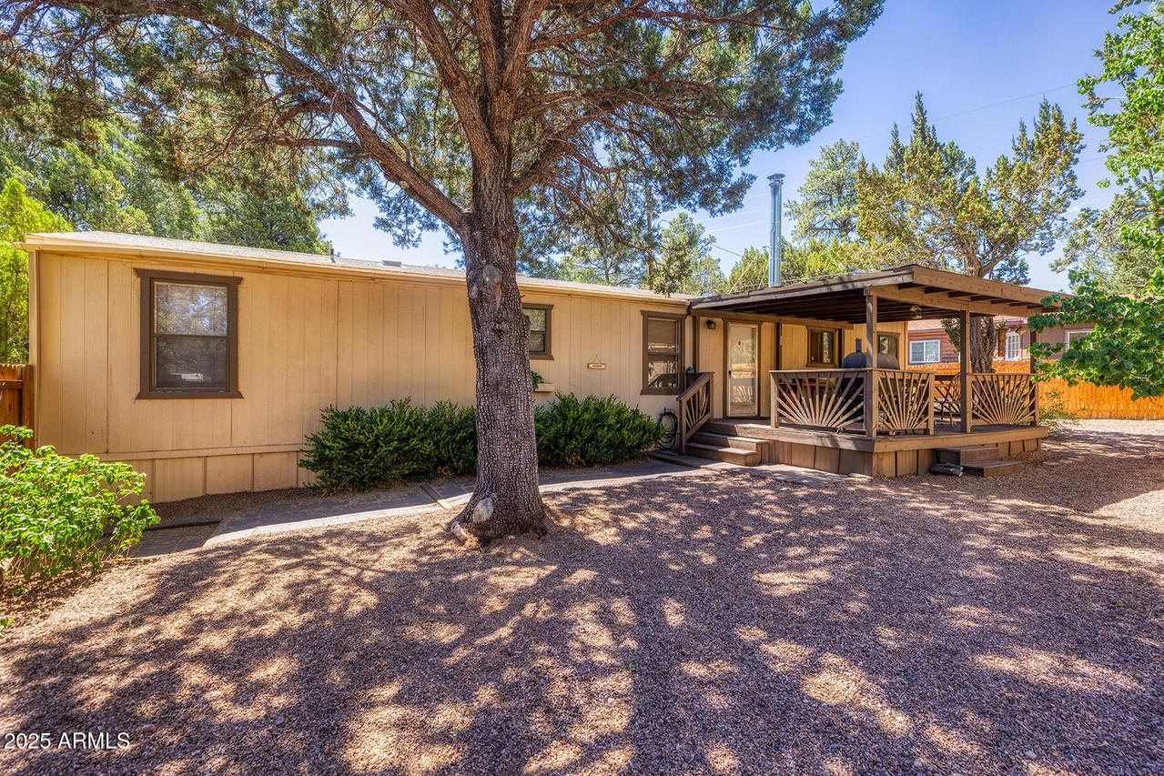 2185 Wildlife Tr., Overgaard, AZ 85933