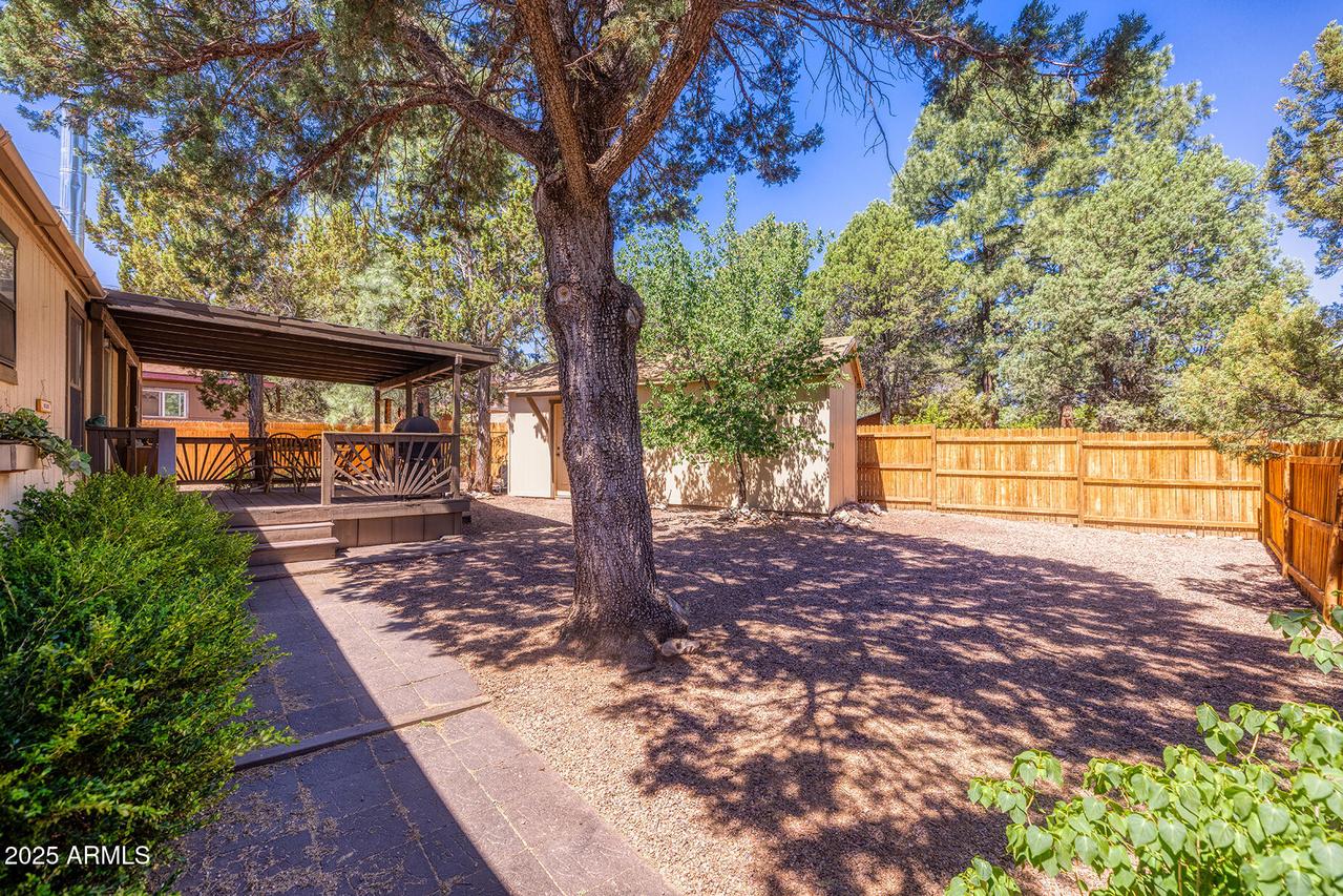 2185 Wildlife Tr., Overgaard, AZ 85933