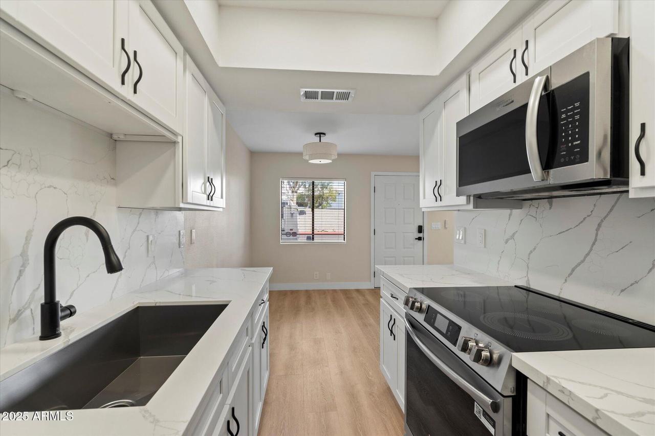 286 W Palomino Dr. #103, Chandler, AZ 85225