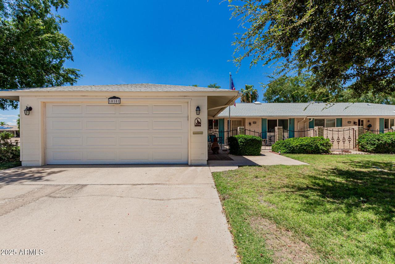 10101 W Kingswood Cir., Sun City, AZ 85351