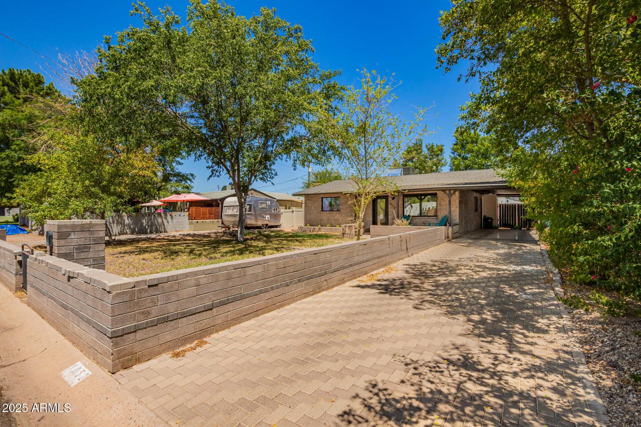 1052 E Clarendon Ave., Phoenix, AZ 85014