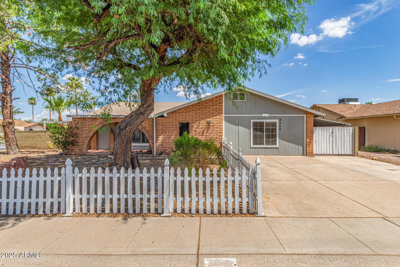 2300 E Concorda Dr., Tempe, AZ 85282