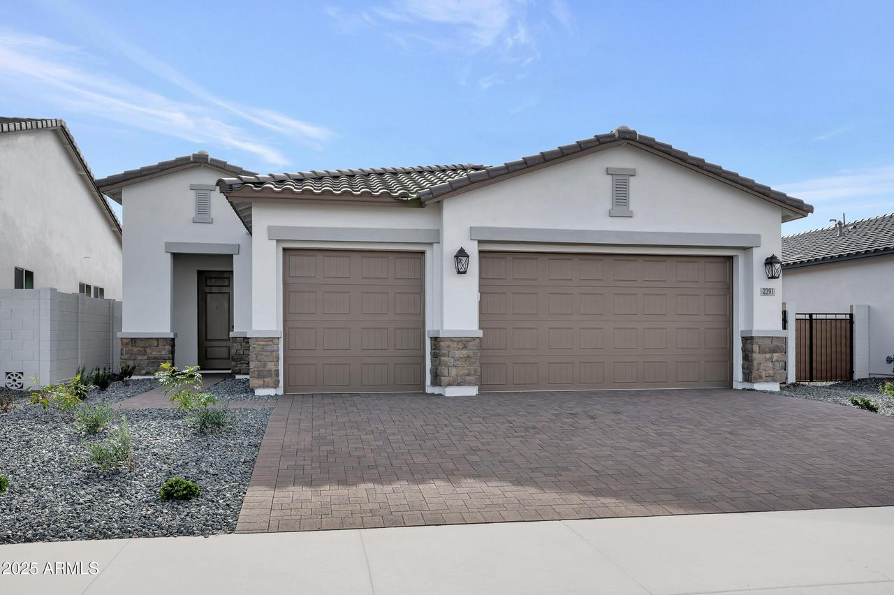 2391 E Amfissa Dr., San Tan Valley, AZ 85140