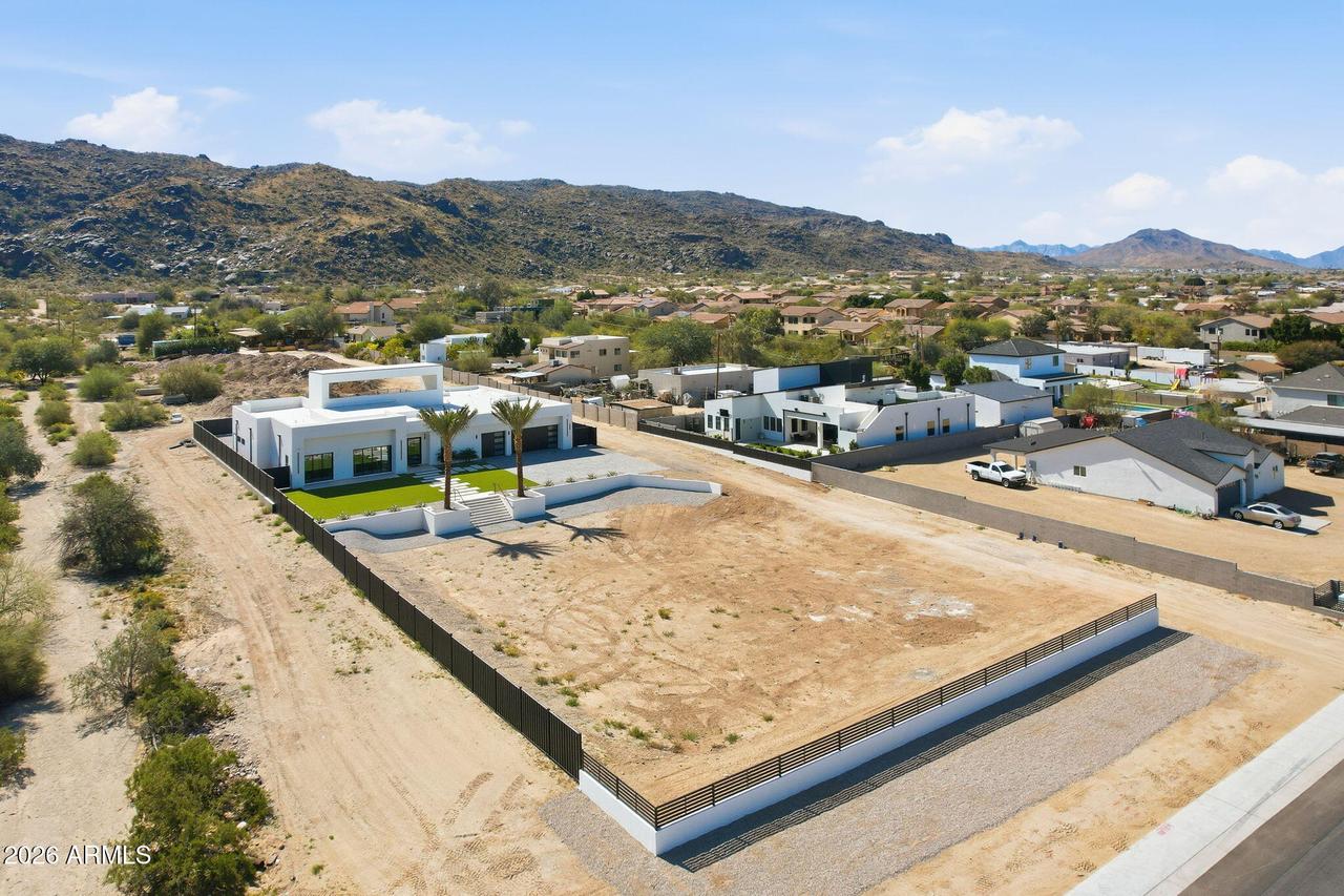 2305 E South Mountain Ave., Phoenix, AZ 85042