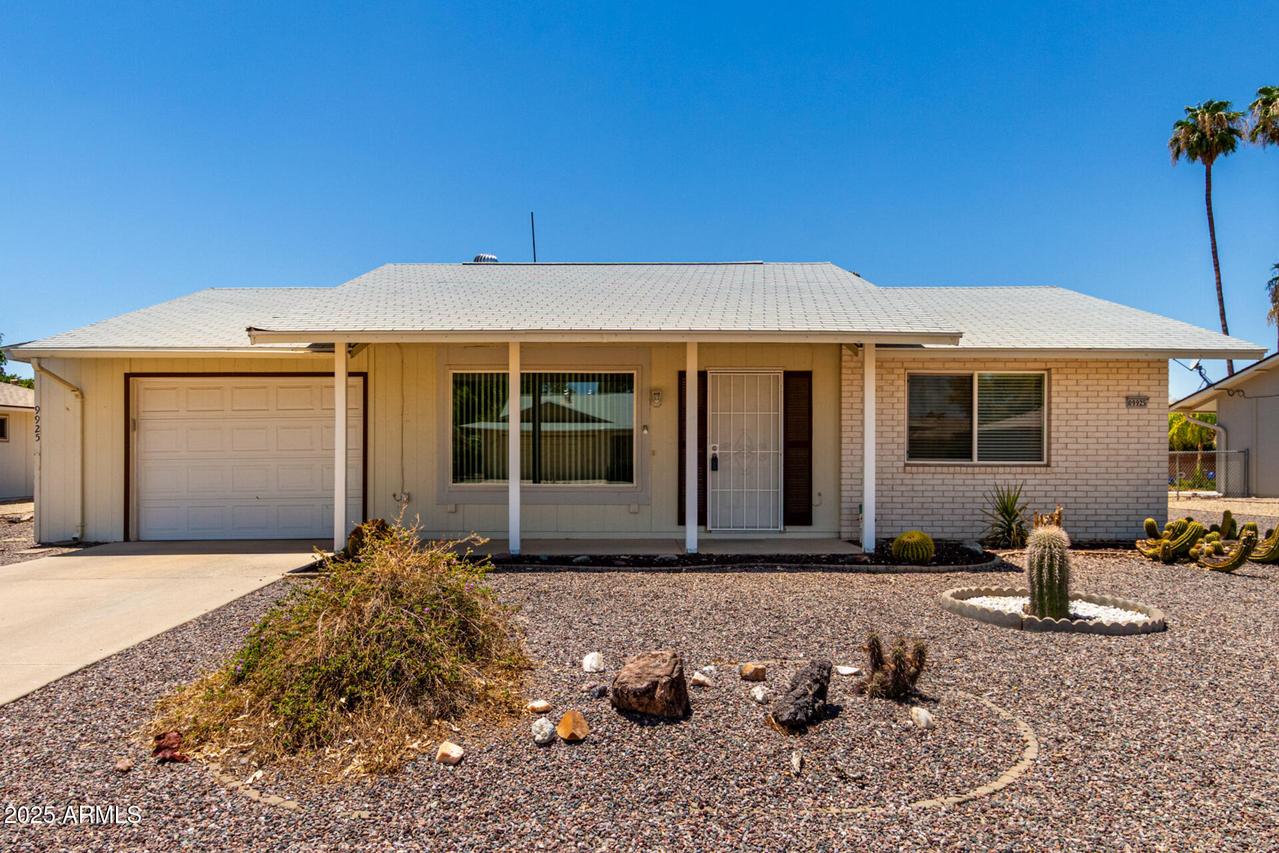 9925 W Signal Butte Cir., Sun City, AZ 85373