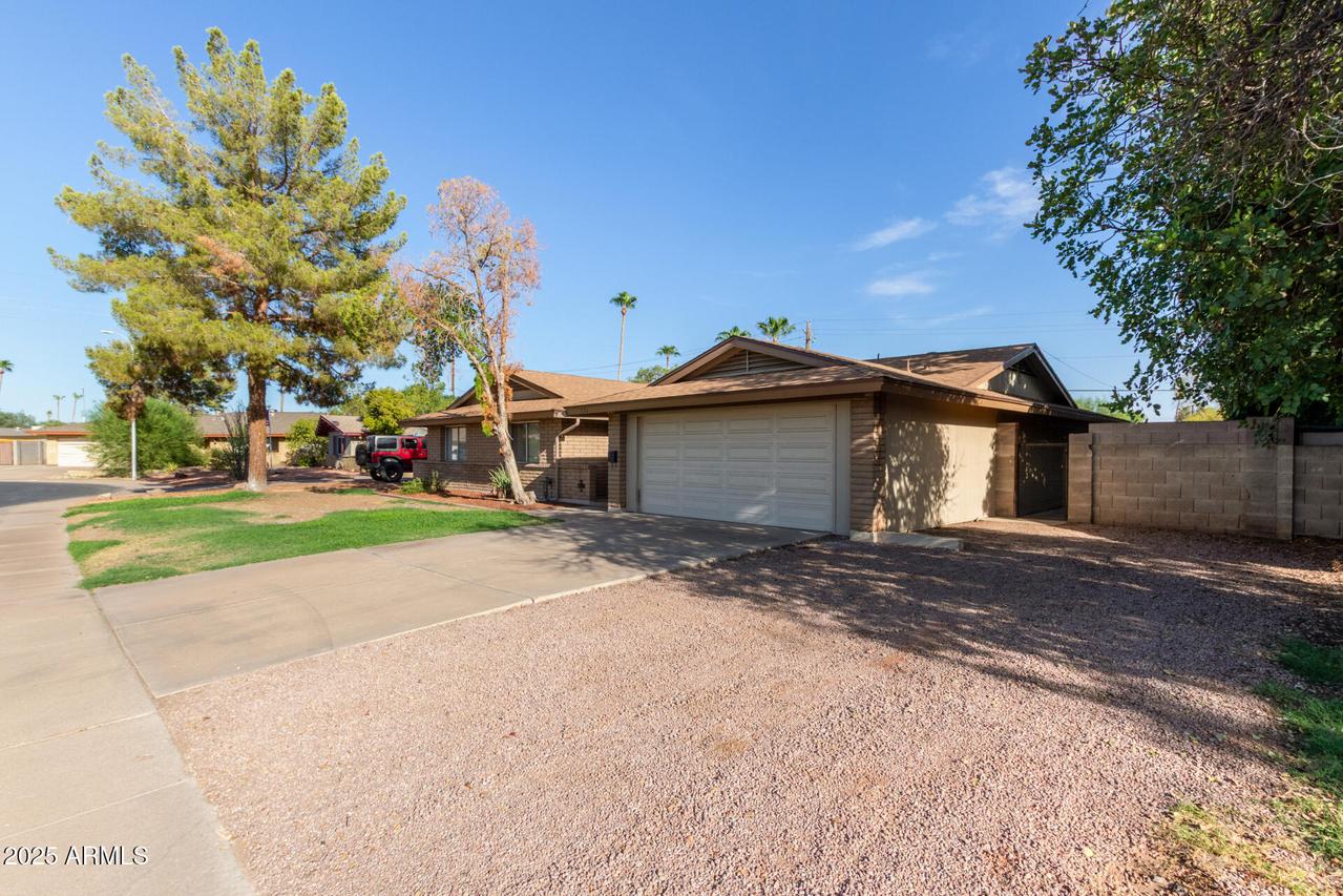 735 E Manhatton Dr., Tempe, AZ 85282
