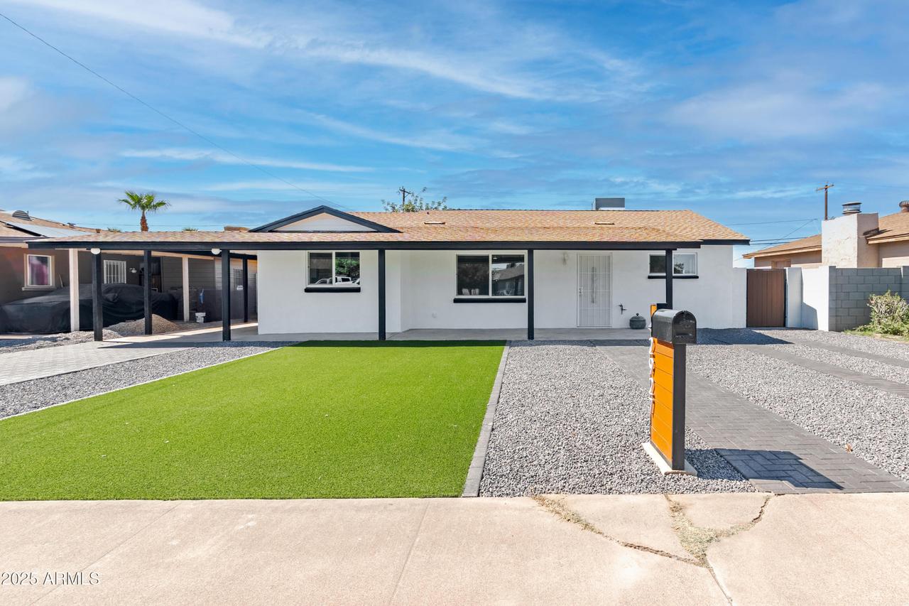 2927 W Lawrence Ln., Phoenix, AZ 85051